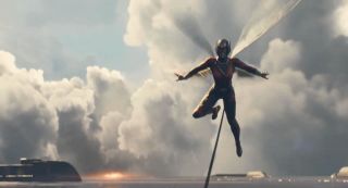 8. Ant-Man i Osa - większość prologu (0:01 - 2:40)