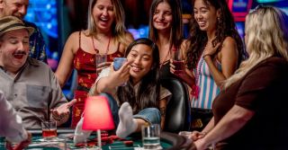 54. Awkwafina is Nora from Queens - sezon 1.; RT - 80%