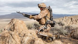 Poza Raytheonem egzoszkielet przywodzący na myśl zbroję Iron Mana konstruuje także koncern Lockheed Martin. Przedmiot ma służyć nie tylko armii, ale i w celach medycznych. Ma on umożliwiać łatwe podnoszenie ciężarów o masie ok. 100 kg i krótkotrwałe poruszanie się z prędkością ok. 20 km/h. Co ciekawe, stworzono go w ramach projektu o nazwie… HULC (Human Universal Load Carrier).      