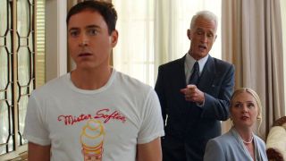 Już w wieku 15 lat Tony Stark dostał się na M.I.T. Ledwie 2 lata później obronił tam dyplomy na kierunkach: inżynieria chemiczna, inżynieria elektryczna i fizyka. 