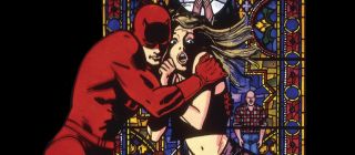 8. Daredevil: Odrodzony (1986; Frank Miller, David Mazzucchelli) – czy Diabeł Stróż faktycznie żyje w ziemskim Piekle? W interpretacji Franka Millera z pewnością tak. Scenarzysta w kapitalny sposób podszedł do nieustannego podkreślania mrocznej tonacji opowieści, czyniąc z niej dzieło przeznaczone przede wszystkim dla dojrzalszych czytelników. Nawet po latach opowieść ta potrafi przygniatać umysł odbiorcy swoją posępnością.