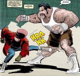 34. Daredevil: The Man Without Fear (1993; Frank Miller, John Romita Jr.) – gdy Frank Miller był jeszcze natchnionym Frankiem Millerem, z komiksowymi postaciami robił prawdziwe cuda. W swojej opowieści o Diable Stróżu zagłębił się w jego mitologię tak mocno, że nawet relacja Matta Murdocka z ojcem stała się dla odczytania tej postaci większa niż życie. Wszyscy miłośnicy Daredevila powinni zacząć swoją z nim przygodę właśnie od tej historii.