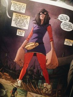 32. Ms. Marvel (2014-2015; G. Willow Wilson, Adrian Alphona) – kolejny młodzieżowy trop na tej liście, w dodatku jeszcze lepiej osadzony we współczesnym kontekście politycznym. Kamala Khan, zwykła dziewczyna z Jersey, zaczyna odkrywać swoją tożsamość; sęk w tym, że w międzyczasie zyskuje jeszcze nadnaturalne moce… Postać ta szturmem wdarła się do panteonu najpopularniejszych postaci Marvela.
