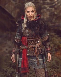 Maul Cosplay i Maja Felicitas jako Eivor z Assassin's Creed: Valhalla