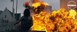 Bastion - Ezra Miller jako Śmieciarz