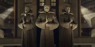 W siedzibie TVA znajduje się też zbiór książek, do złudzenia przypominający Salę Wszechwiedzy z komiksowego Asgardu – to w niej znajdowały się księgi z dokumentacją wszystkich zdarzeń w historii uniwersum. Być może organizacja przejęła księgozbiór po zagładzie Asgardu w „Thor: Ragnarok”.