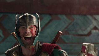 Thor nazywa Hulka „kolegą z pracy” („Thor: Ragnarok” – Chris Hemsworth dodał to zdanie po tym, jak usłyszał je w jednej z telewizyjnych reklam)