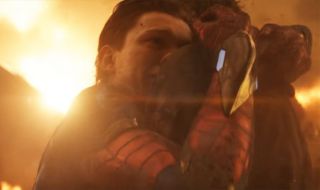 Spider-Man żegna się z Iron Manem tuż przed swoim zniknięciem; „Nie czuję się zbyt dobrze, panie Stark” („Avengers: Wojna bez granic” – element zaproponowany przez Toma Hollanda)
