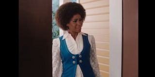 W pierwszym zwiastunie zobaczyliśmy, że dorosła już Monica Rambeau (postać znana z filmu „Kapitan Marvel”) przebija się przez tajemniczą barierę oddzielając dwa światy – rzeczywisty i magiczny. Drugi trailer wyjawia, że po tym wydarzeniu bohaterka nie pamięta, kim jest. Nie możemy wykluczyć, że Wanda będzie chciała się jej pozbyć ze stworzonego przez jej wyobraźnię świata.