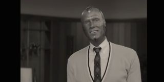 Utworem wykorzystanym w zwiastunie jest psychodeliczna w wydźwięku przeróbka piosenki „Daydream Believer” Davy’ego Jonesa. Zwróćmy uwagę, że gdy Vision pojawia się w zwiastunie po raz pierwszy, wokalista śpiewa: „Ale to dzwoni i ja powstaję, to spędza sen z moich powiek”. Nie jest wykluczone, że mamy tu do czynienia z odwołaniem do śmierci Visiona w „Wojnie bez granic” i jego tajemniczego powrotu do życia lub po prostu metaforycznym określeniem mentalnego stanu, w którym obecnie znajduje się Wanda.