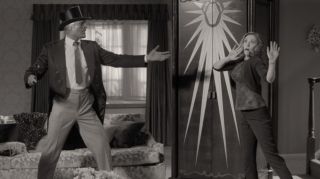 Pseudonimy artystyczne, których używają Wanda i Vision, to Illusion i Glamor. Takich samych w komiksach z serii „Vision and the Scarlet Witch” używali sąsiedzi tytułowych bohaterów, słynni magicy Iljana i Glynis Żarkowie – z czasem okazało się, że ci ostatni są poszukiwanymi na całym świecie przestępcami. 