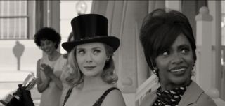 Postać o imieniu Geraldine, która m.in. pomaga Wandzie i Visionowi na scenie, portretuje Teyonah Parris – wiemy już, że aktorka ma zagrać w „WandaVision” Monicę Rambeau, dorosłą wersję postaci znanej już z „Kapitan Marvel”. 