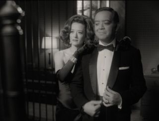 W reklamie padają również słowa, że zegarek „da ci czas”. Niektórzy fani widzą tu subtelne nawiązanie do Immortusa, wersji Kanga Zdobywcy z przyszłości. Co ciekawe, to właśnie Immortus odkrył, że Wanda w uniwersum jest uosobieniem bytu znanego jako „Ogniwo Rzeczywistości” – później, zgłębiając jego tajemnicę, strzegł bohaterkę przez konsekwencjami takiego obrotu spraw. 