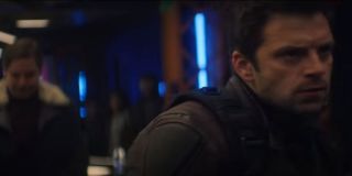 Sporo późniejszych ujęć pochodzi najprawdopodobniej z samego Madripooru. Nie możemy wykluczyć, że to właśnie tutaj tytułowi bohaterowie prowadzą jedną z misji, próbując rozpracować którąś z organizacji przestępczych. Zwróćmy też uwagę, że w trakcie sceny bójki w barze tuż za Zimowym Żołnierzem widzimy Barona Zemo. Montaż poszczególnych materiałów promocyjnych jednoznacznie sugeruje, że to właśnie on będzie przewodnikiem protagonistów po Madripoorze – być może jest to część jego większego planu. 