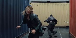 Filmy z Capem przedstawiały Sharon przede wszystkim jako potencjalny obiekt westchnień głównego bohatera. Nie możemy jednak zapominać, że Carter jest jedną z najlepiej wyszkolonych byłych agentek S.H.I.E.L.D., co udowadnia w sekwencji walki ze swoim udziałem. 