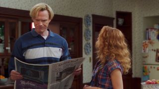 Tuż przed drugim pojawieniem się Agnes w odcinku Vision czyta gazetę – na jej pierwszej stronie znajduje się tytuł „Local homemakers innovating recipes”. Później protagonista zgina ją jednak tak, że widzowie w drugim słowie dostrzegają jedynie „hom”. HOM to także skrót od „House of M” („Rodu M”), komiksu, który stanowi wyraźną inspirację dla  twórców produkcji. 