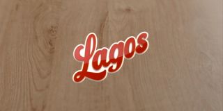 Nie mamy już wątpliwości, że serialowe reklamy nawiązują do traum Wandy z przeszłości. Tym razem przyszła kolej na środek czyszczący o nazwie „Lagos”. Lagos to także największe miasto Nigerii, w którym na początku „Wojny bohaterów” doszło do starcia Avengers z terrorystami dowodzonymi przez Crossbonesa. Sama Maximoff nie była w stanie zapobiec atakowi bombowemu, w którym życie straciło wielu przypadkowych ludzi. Później ją za to obwiniono, a wydarzenia w Lagos doprowadziły do powstania Aktu Rejestracji. 