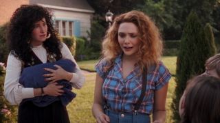 W 5. odcinku dostajemy kolejne tropy, mogące sugerować, że to nie Wanda stoi za wydarzeniami w Westview. W jednej ze scen stwierdza ona, że „nie pamięta, jak to się wszystko zaczęło”, z kolei nadejściem samego Pietro jest wyraźnie zaskoczona. 