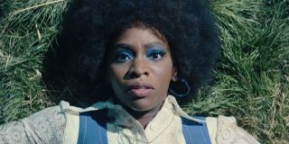 W trakcie napisów końcowych słyszymy utwór „Voodoo Child” Jimmy’ego Hendrixa. Na poziomie tekstu ta piosenka również tłumaczy, co dzieje się w Westview – pojawiają się w nim słowa o stworzeniu własnej wyspy, wykradaniu czasu innym czy widzeniu umarłych w nowym świecie. 