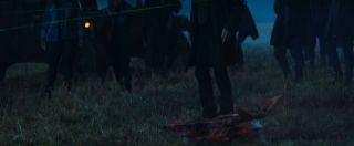 Pocisk, którym dyrektor Hayward chciał zabić Wandę, został wyprodukowany przez firmę Stark Industries. 