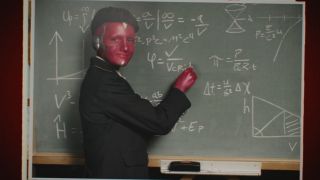 Z kolei zdjęcie młodego Visiona pokazuje go w trakcie przeprowadzania skomplikowanych obliczeń matematycznych – na tablicy pojawia się symbol nieskończoności, mogący nawiązywać do Kamieni Nieskończoności, ale także tunelu czasoprzestrzennego. Nie jest jasne, czy ten ostatni może być podpowiedzią co do prawdy na temat wydarzeń w Westview, jednak zauważa się, w MCU jego manifestacja czasami przybierała kształt heksagonu. 