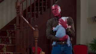 Kwestie ewolucyjne na ekranie wzmacnia także przywołanie przez Visiona jednej z książek Karola Darwina, którą właśnie czytał dzieciom. 