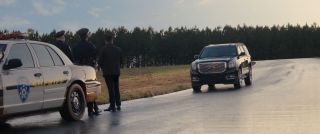 Numer radiowozu na aucie szeryfa to „1966” – „9” i „6” mają jednak bardzo podobny kształt, nawiązując tym samym do diabelskiej liczby 666. Sam szeryf mówi też, że pracuje w mieście Eastview; według satanistycznej Biblii Lucyfer miał rządzić właśnie „Wschodem”. Niektórzy fani dopatrują się tu kolejnego odwołania do postaci Mefisto, marvelowskiej wersji Szatana. 