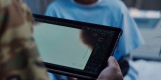 Monica Rambeau, późniejsza Photon, Spectrum czy nawet Kapitan Marvel, w komiksach weszła w posiadanie nadludzkich mocy dzięki wystawieniu na działanie energii pochodzącej z alternatywnego wymiaru. Wygląda na to, że przejście przez granicę Hexu również mogło dać jej nowe zdolności – pracownicy S.W.O.R.D. nie są bowiem w stanie prześwietlić bohaterki promieniami rentgenowskimi. Co ciekawe, gdy w innej sekwencji trwają rozważania na temat tego, jak sforsować Hex, przywołuje się w niej właśnie fotony. 