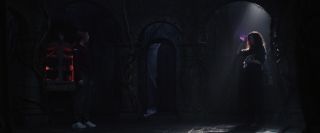 Zmiana rozdzielczości ekranu w czasie zejścia przez Wandę do piwnicy może sugerować, że kryjówka Harkness znajduje się w gruncie rzeczy poza Hexem, w rzeczywistym świecie. 