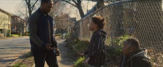 Zabawna rozmowa małego chłopca i Sama o „Czarnym Falconie” pokazuje, że MCU nie po raz pierwszy unika słowa „czarny” w odniesieniu do przydomków konkretnych postaci. Podobny zabieg wykorzystano w przypadku Goliata z filmu „Ant-Man i Osa”, który w komiksach działa jako Black Goliath.