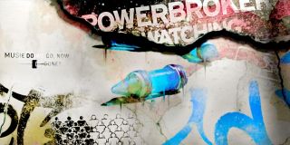 Dzięki 2. odcinkowi wiemy, że Flag Smasherowie wykradli serum superżołnierza od tajemniczej postaci znanej jako Power Broker. W komiksach widzieliśmy już zajmującą się tworzeniem nadludzi organizację Power Broker Inc. – później ten sam przydomek przyjmowały dwie postacie, Curtiss Jackson i Karl Malus. Co ciekawe, drugiego z nich zobaczyliśmy w 2. sezonie serialu Netfliksa „Jessica Jones”.