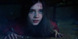 Wanda i Pietro przez aż 2 dni znajdowali się w zniszczonym pokoju, razem z bombą wyprodukowaną przez Stark Industries. Zgodnie z sugestią Harkness bomba ta nie wybuchła, gdyż Wanda rzuciła na nie zaklęcie prawdopodobieństwa – w komiksach było ono pierwszą manifestacją magicznych mocy Maximoff. 