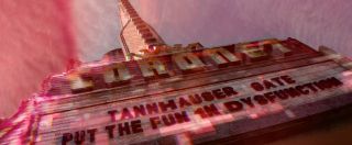 W tym samym momencie zmienia się również grafik miejscowego kina Coronet. Wcześniej grano w nim fikcyjny film „Wrota Tannhausera” (o Wrotach Tannhausera mówi Roy Batty w słynnym monologu z „Łowcy androidów”), później zaś produkcje Disneya – „Porwany za młodu” (1959) i „Big Red” (1962 – Big Red to także nazwa gumy, którą Vision żuje w 2. odcinku). 