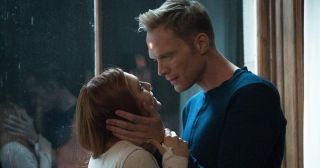 Gdy Wanda podchodzi do rozmontowanej głowy Visiona, mówi, że nie może go poczuć – to odwrócenie słów z filmu „Avengers: Wojna bez granic”, w którym Maximoff po przyłożeniu dłoni do głowy partnera stwierdziła: „Czuję cię”. 