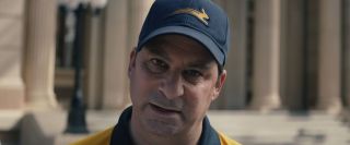 Listonosz z Westview mówi do Wandy: „Nie strzelaj, ja tylko przekazuję wiadomości” – tego samego zdania użył on w 2. odcinku w rozmowie z Agathą.