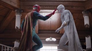 W trakcie pojedynku Visionów zostaje także przywołany obecny w prawdziwym świecie statek Tezeusza – znany od starożytności paradoks myślowy, sprowadzający się do pytania: „Czy jeśli wymienimy wszystkie elementy jakiegoś złożonego obiektu na nowe, a więc cały obiekt zostanie zastąpiony nowym, to czy pozostaje on tym samym obiektem?”. Odpowiedź twierdząca potwierdza, że dokładna kopia obiektu jest tym samym obiektem; przecząca z kolei sugeruje, że nie istnieje obiekt, który w przypadku wymiany komponentów (jak u ludzi) zachowuje pierwotną tożsamość.