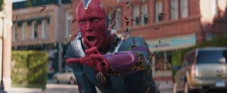 Gdy Wanda otwiera Hex, Vision, Tommy i Billy rozpadają się kawałek po kawałku – tego typu drobne bloczki uzewnętrzniające magię Scarlet Witch widzieliśmy już w komiksowej serii „Ród M”.