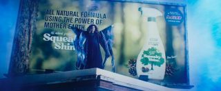 Zmieniający się Hex pokazuje także billboard reklamujący środek czyszczący „Squeaky Shine”, który ma wykorzystywać „naturalną formułę czerpiącą z siły Matki Ziemi”. Twórca Darkholdu, Chthon, w świecie Marvela reprezentuje z kolei „podziemie” – być może stanowi to nawiązanie do ewentualnego pojedynku obu rzeczywistości.