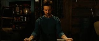 Zakończenie „WandaVision” może kojarzyć się z zakończeniem filmu „The Incredible Hulk”, w ramach którego Bruce Banner także odizolował się od świata i oddał medytacji.