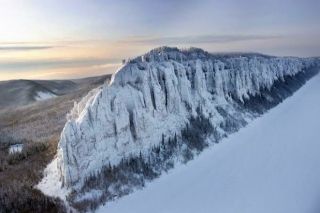 Ta formacja skalna w Jakucku mogłaby zastąpić Mur w Grze o Tron