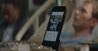 Sam Wilson, podobnie jak w filmie „Zimowy żołnierz”, wspomina o albumie „Trouble Man” Marvina Gaye’a. Co ciekawe, 3. odcinek serialu ukazał się 2 kwietnia, kiedy to Gaye obchodziłby 82. urodziny. 