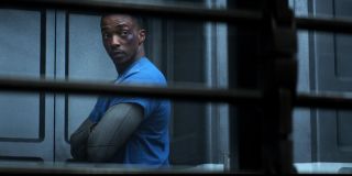 Zemo przypomina również o tym, że Sam Wilson przez pewien czas był osadzony w więzieniu Raft, co pokazano w filmie „Wojna bohaterów”. 