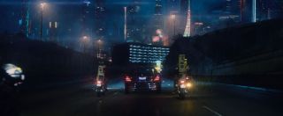 Na rejestracji auta, którym podróżują Zemo, Sam i Bucky, widzimy znaną z komiksów flagę Madripooru. Z kolei numer „9762” po wpisaniu w wyszukiwarkę pokazuje informacje na temat komiksu „All-New Wolverine #16”, którego akcja rozgrywa się właśnie w azjatyckim państwie. 