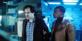 Ze słów Nagela wynika, że praca nad serum przywodziła na myśl znany z prawdziwego świata przypadek medyczny Henrietty Lacks – w 1951 roku chorej na raka szyjki macicy, czarnoskórej kobiecie pobrano komórki rakowe, dając  tym samym początek HeLi, pierwszej linii „nieśmiertelnych” ludzkich komórek, wykorzystywanych później do różnorakich badań medycznych. Co ciekawe, Lacks nigdy nie wiedziała o takim obrocie spraw; jej rodzina także nie dostawała żadnej rekompensaty z tego tytułu. 