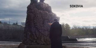 Zemo pojawił się przed ulokowanym w Sokovii pomnikiem, który upamiętania wszystkie ofiary wydarzeń znanych z filmu „Avengers: Czas Ultrona”. W trakcie tej sekwencji słyszmy motyw muzyczny barona z produkcji „Wojna bohaterów”. 