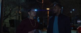 Sam, idąc do domu Isaiaha, spotyka jego wnuka, Elijaha Bradleya; przypomnijmy, że w komiksach został on Patriotem, znanym członkiem grupy Young Avengers. 