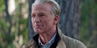 W trakcie rozmowy Bucky’ego i Sama pojawia się stwierdzenie „Steve odszedł”. Wciąż nie jest więc jasny obecny status Rogersa. W sieci pojawiają się liczne spekulacje, według których miałby on pojawić się w finałowym odcinku. 