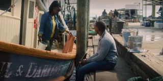 Sarah mówi to samo, że jego superbohaterska działalność była jak „robienie beczek w powietrzu” (ang. doing a barrell roll). W USA dużą popularnością w sieci cieszą się memy z hasłem „barrell roll”, sięgające korzeniami gry „Star Fox 64” z 1997 roku, w którym pojawiła się komenda o robieniu beczek. 