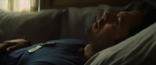 Wciąż nie jest jasne, czyje nieśmiertelniki tak naprawdę nosi Bucky. Biorąc pod uwagę fakt, że te Barnesa zostały zniszczone, mogą one należeć do Steve’a Rogersa. 