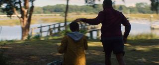 W czasie treningu przebiegający obok siostrzeńców Sam mówi o „całym dniu”, nawiązując tym samym do słynnego: „Mogę tak cały dzień” – Rogersa. 